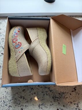 Dansko Beige Embroidered Platform Mules